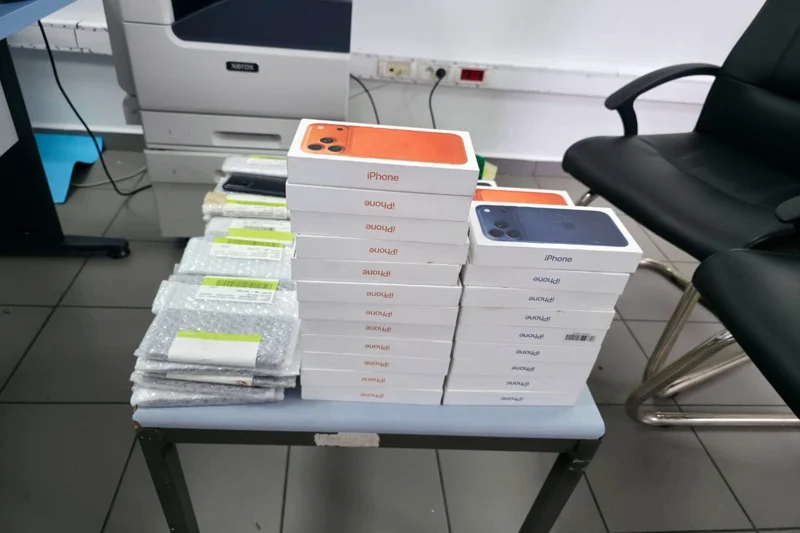 ميناء طنجة المتوسط… الجمارك تحبط تهريب هواتف ذكية في عملية صادمة 1 portable 2026