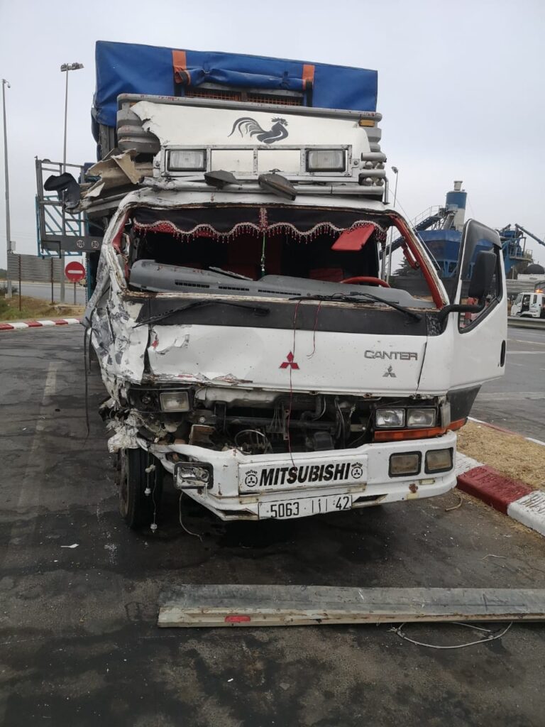 حادثة سيدي اليمني ... 2 شاحنات تصطدمان على الطريق السيار 2 WhatsApp Image 2026 08 15 at 21.57.42 3