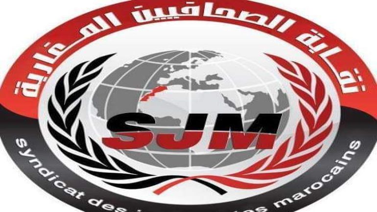 دركي بدون موجب حق يطالب رئيس تحرير موقع إلكتروني بنزع شارة الجريدة المثبتة على أبواب سيارته