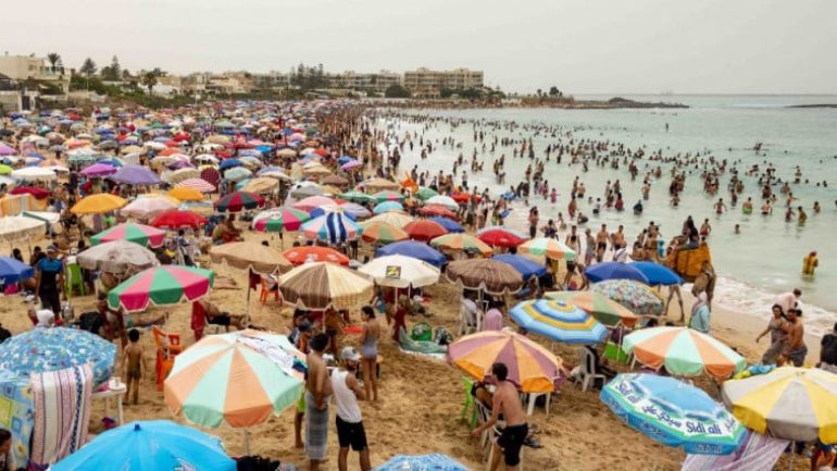 “موجة حر مفرطة تجتاح مدن المغرب، مع توقعات بانخفاض تدريجي في درجات الحرارة بدءًا من الثلاثاء”