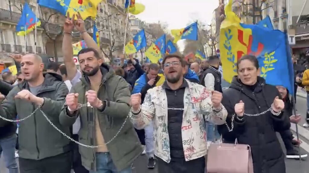 بريطانيا.. صدور أول اعتراف قانوني مستقل بأحقية ”شعب القبائل“ في الاستقلال عن الجزائر 65b3df0d24723