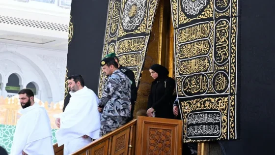 زيارة تاريخية: زوجة الرئيس السوري تدخل الكعبة في ظل تقارب سعودي سوري