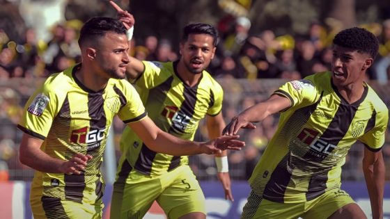 المغرب الفاسي يصمد بتسعة لاعبين ويُسقط شباب المحمدية في فخ الهزيمة!