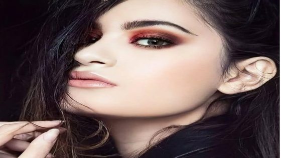 لاديدا: من أضواء الأزياء إلى بريق الموسيقى بأغنية “Helma”