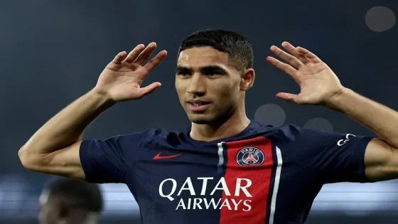 أشرف حكيمي يمدد عقده مع باريس سان جيرمان حتى 2029: راتب قياسي يجعله الأعلى أجرًا في العالم