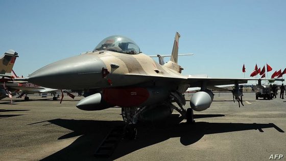 (FILES) -- A file picture taken on April 25, 2014 during an air show in Marrakesh shows a Royal Moroccan Air Force F-16 fighter jet sitting on the tarmac. Morocco said on May 11, 2015 that one of its F-16 jets taking part in Saudi-led air strikes against Yemeni rebels was missing along with its pilot, and that a search operation was underway. The Huthi rebel television station Al-Masirah said a coalition aircraft crashed in the Wadi Nushur area in Saada, claiming that "air defence operated by tribesmen" shot it down. AFP PHOTO / STR (Photo by - / AFP)