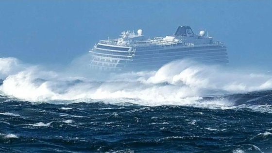 العاصفة ‘مارتينو’ تعطل الملاحة بين طريفة وطنجة.. والرحلات رهن تهدئة البحر