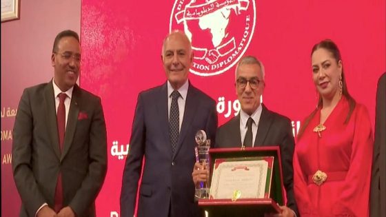 الرباط تحتفي بسفراء الدبلوماسية الشعبية.. وميدي1 تيفي تتوج بوسام الإعلام الرائد