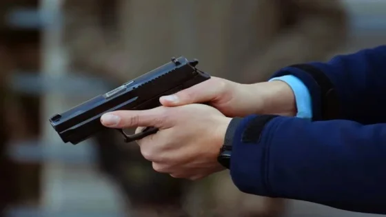 أسفي على صفيح ساخن: رصاصة شرطي تُنهي جنون مجرم وتُعيد الأمن إلى الحي!