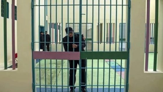 محامٍ خلف القضبان: سنة ونصف حبسا بعد إساءات طالت الدين والدستور