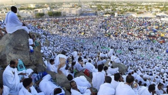 حرّ عرفة يحبس الأنفاس.. السعودية تدعو الحجاج لإحتماء بالخيام من لهيب النهار