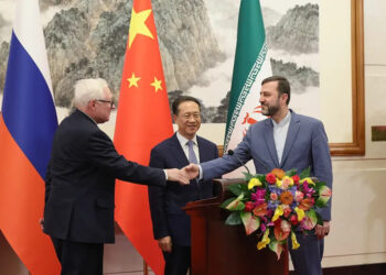 طهران تتأهب: إيران تُعيد خلط أوراق ملفها النووي مع الحلفاء قبيل مفاوضات إسطنبول