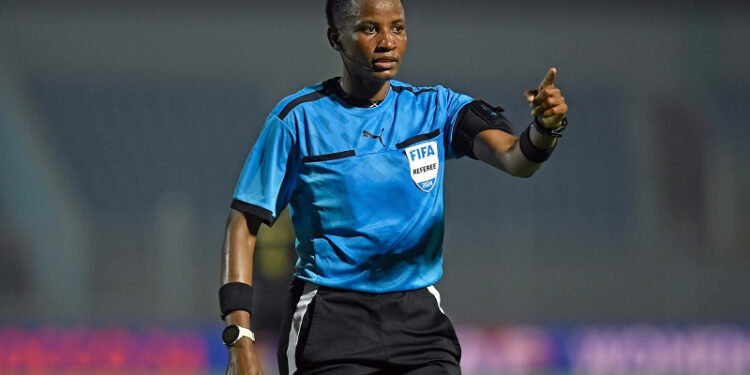 الجامعة تحتج رسميًا: “اللبؤات” ظلمهنّ صافرة الحكم