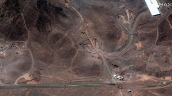 صور الأقمار الصناعية تكشف المستور: إيران تُرمم ما دمرته “B-2”