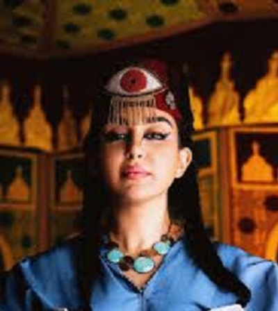 جيهان خليل تْحيي الذاكرة المغربية فـ”أزمنة خفية وذهبية”: فن كيهضر بلغة الصورة والروح