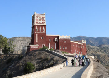 “قلعة الحمراء” تُنفض عنها غبار النسيان… إمزورن تُعيد للذاكرة نبضها التراثي