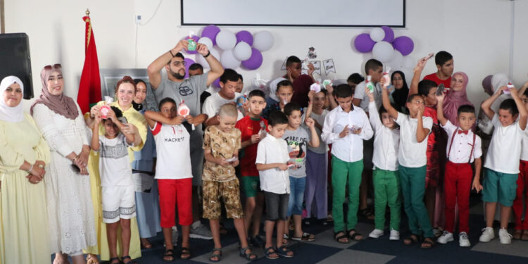 أطفال التوحد بالحسيمة يرسمون الفرح في احتفال اختتام الموسم وعيد العرش