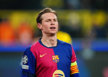 برشلونة ينتظر “نعم” دي يونغ: عقد معلق على نزاع صامت