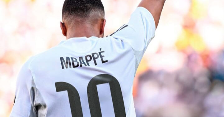 الأضواء تلاحق كيليان مبابي بعد ارتدائه الرقم عشرة بكتيبة ريال مدريد