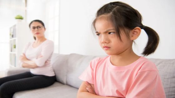 تصرفات كتبدو عادية عند وليدك.. ولكن راه ممكن تكون بداية ديال مشاكل كبار!