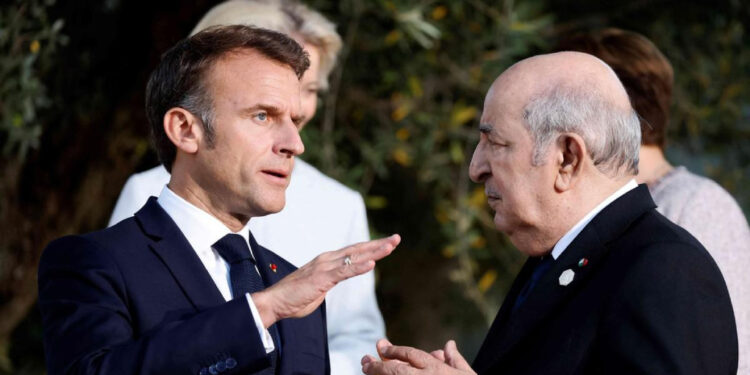 باريس تعلّق اتفاق التأشيرات الدبلوماسية مع الجزائر… وماكرون يتوعد بـ”الحزم”