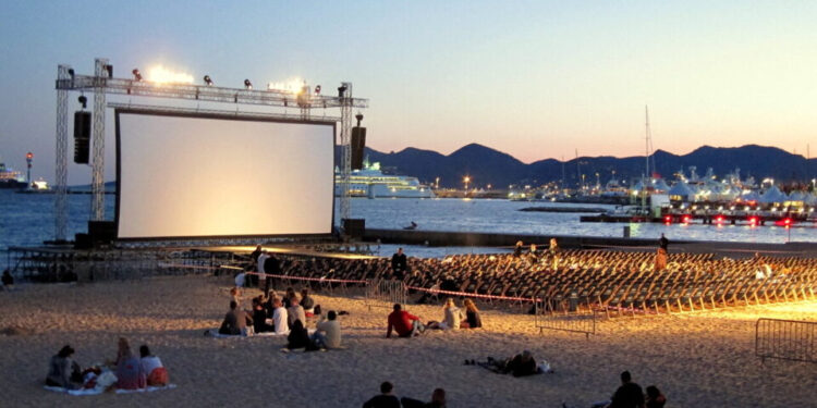 هل ينجح مهرجان سينما الشاطئ في مزج سحر البحر بروح السينما المغربية؟
