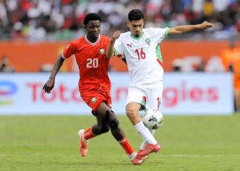 الأسود يخسرون أمام كينيا في نيروبي رغم النقص العددي للخصم