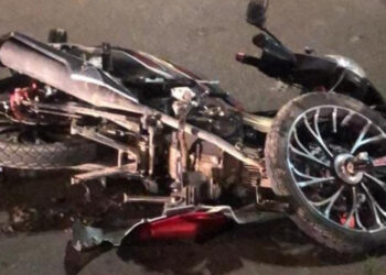 مأساة على الطريق الساحلية بالداخلة: دراجة نارية تودي بحياة رجل وتترك جرحى بين الحياة والموت