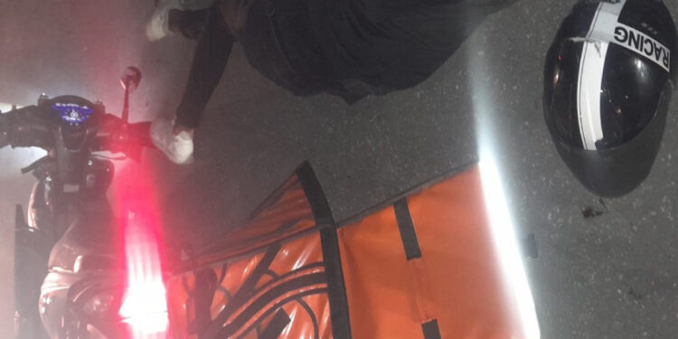 الداخلة على صفيح ساخن: سائق “داسيا” يدهس عامل توصيل ويلوذ بالفرار… والشرطة تلاحق الشبح