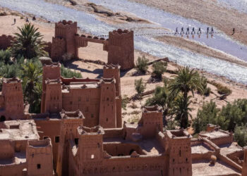 أيت بن حدو: القصر الطيني الذي يتحدى الزمن ويكتب التاريخ في قلب الصحراء المغربية