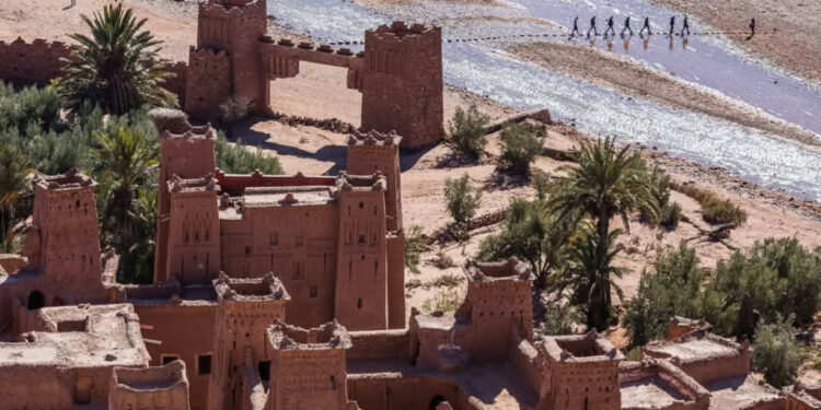 أيت بن حدو: القصر الطيني الذي يتحدى الزمن ويكتب التاريخ في قلب الصحراء المغربية