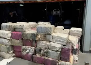 عملية بحرية دولية تُسقط “سكاي وايت” المحملة بـ 3 أطنان من الكوكايين