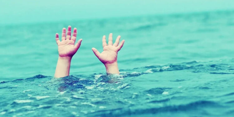 مأساة في لاساركا: غرق طفل خلال رحلة مدرسية يثير أسئلة حول الإهمال والمسؤولية