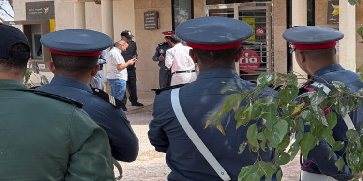 سطو بمليون درهم يهز بلدة جمعة سحيم.. ثغرة في جدار بنك تتحول إلى بوابة غامضة