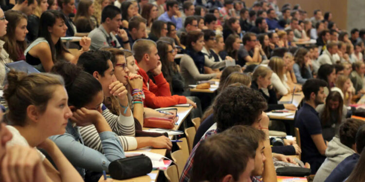 نجاح مغربي لافت في “البوليتكنيك” الفرنسية: 24 طالبًا يرفعون راية التميز