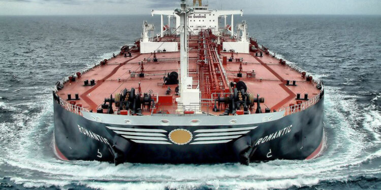 ترامب يلوّح بعقوبات بحرية ثقيلة: “أسطول الظل” الروسي في مرمى النار