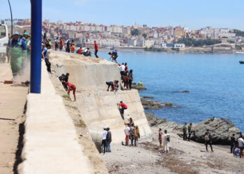 ضباب الفجر يفتح الطريق… ومحاولات تسلل جديدة نحو سبتة