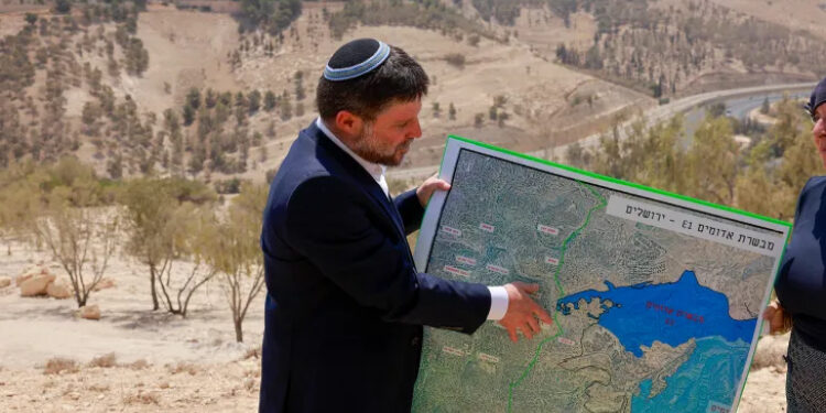 العالم يصطف ضد خطة إسرائيل لبناء 3400 وحدة استيطانية تهدد ما تبقى من حلم الدولة الفلسطينية