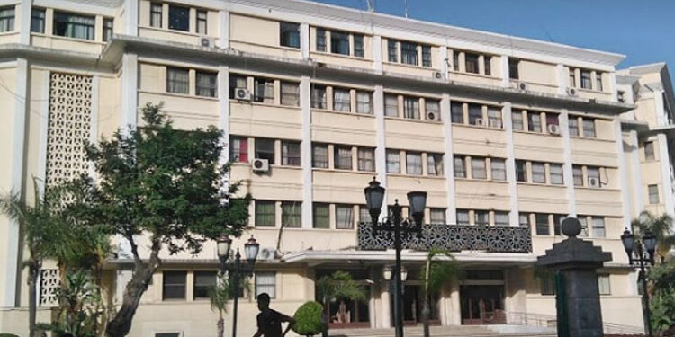 طنجة على وقع صدمة: اعتداء خطير يستهدف باشا في قلب المدينة