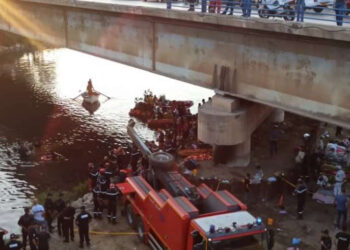 مأساة في الحراش: 18 قتيلاً و9 مصابين إثر سقوط حافلة في وادٍ