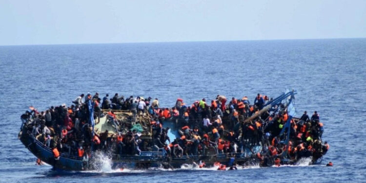 مأساة الأطلسي: قارب مهاجرين ينقلب قبالة موريتانيا ويحصد عشرات الأرواح