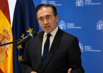 مدريد تُحرّك المياه الراكدة: ألباريس يتهم أوروبا بالتقاعس ويدعو لتجميد الشراكة مع إسرائيل