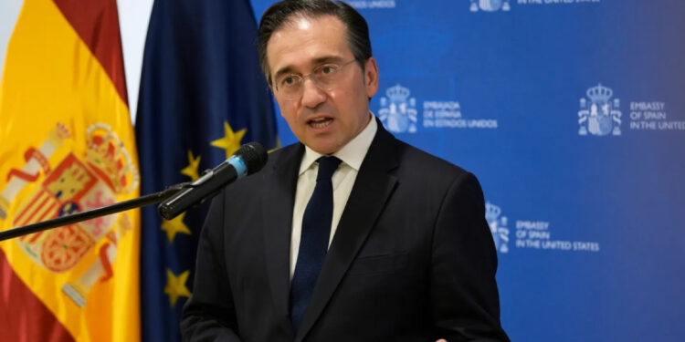 مدريد تُحرّك المياه الراكدة: ألباريس يتهم أوروبا بالتقاعس ويدعو لتجميد الشراكة مع إسرائيل