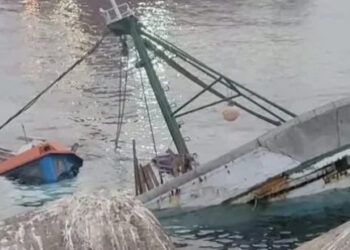 حادث غرق عند مدخل ميناء الحسيمة ينجو منه الطاقم دون خسائر بشرية