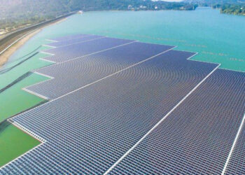 ألواح شمسية عائمة على سد طنجة المتوسط: المغرب يبتكر لحماية مياهه من التبخر