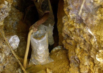 بين مكاسب الذهب وضغط الديون.. “مناجم” تحافظ على استثماراتها رغم تباطؤ النمو