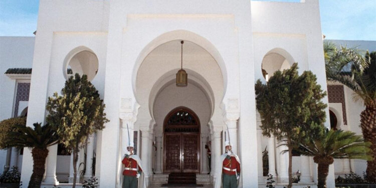 الجزائر على حافة الغموض: “القبعات الحمر” يطوقون قصر الرئاسة وسط صمت رسمي