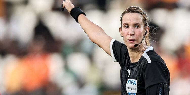 صافرة مغربية تقود موقعة الحسم بين كوت ديفوار وبوروندي