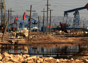 الذهب الأسود يرفع رأسه من قاع 8 أسابيع… برنت وتكساس يستمدان الطاقة من قلب أمريكا