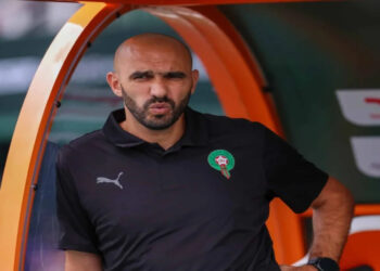 الركراكي يفتح أبواب الأسود لثنائي الرجاء: دماء جديدة في الطريق إلى مونديال 2026